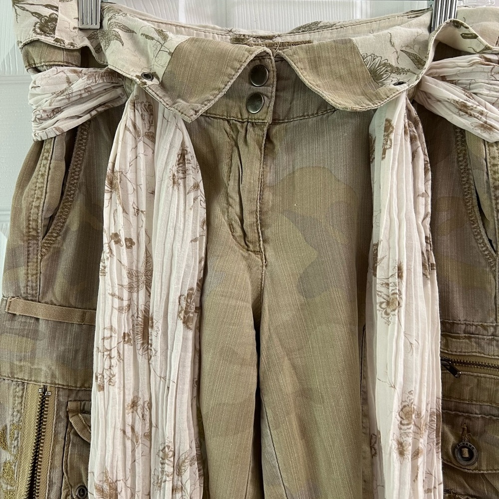 DaNang embroidered embellished capri pants